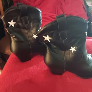 Size 9 short black with white stats boots never worn